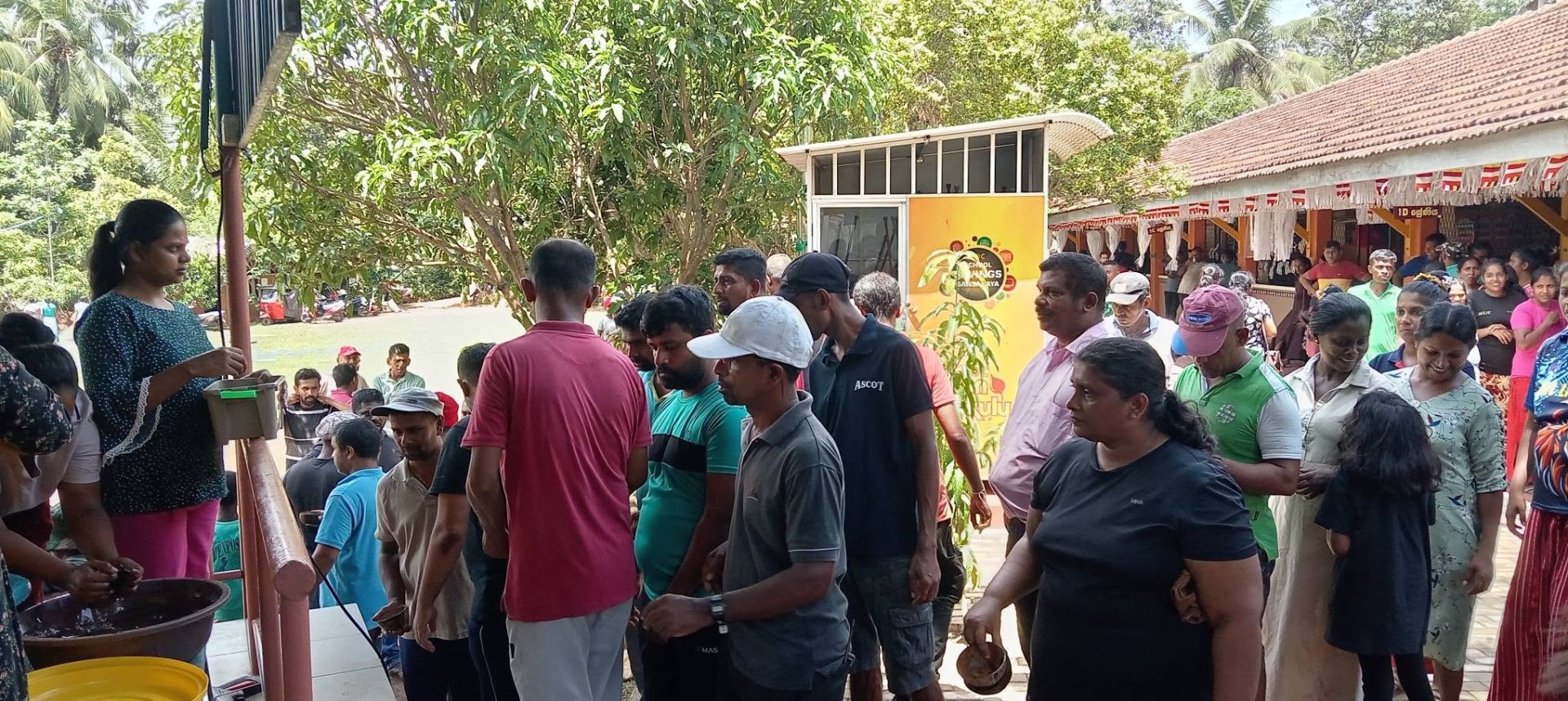 ශ්‍රමදානය වෙනුවෙන් පාසල හා දෙමාපිය සහභාගීත්වයෙන් ලබා දුන් දන්සල
